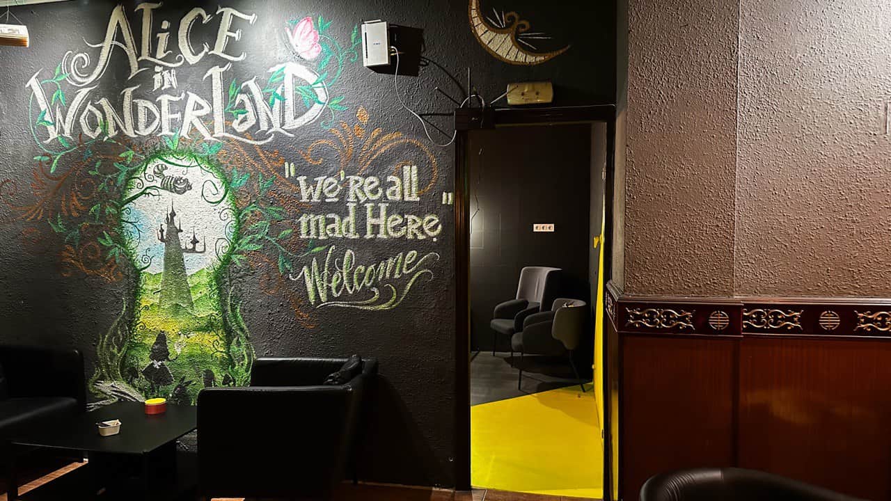 Alice in Wonderland motif wall mural at Alice Valencia cannabis club